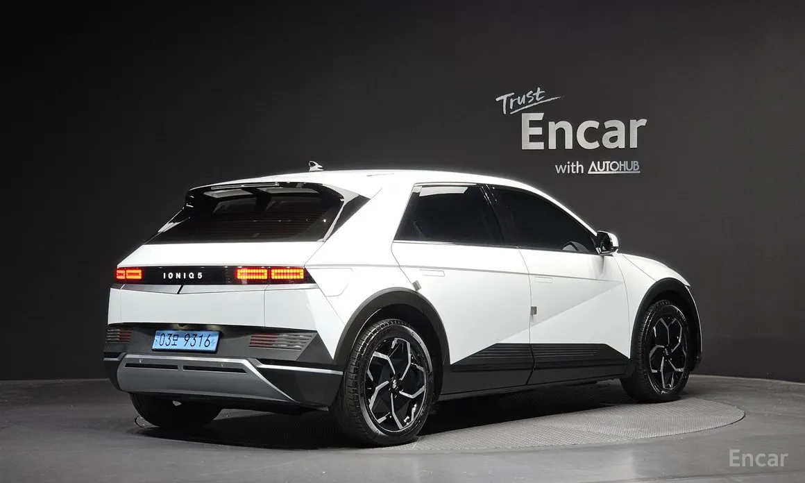 Photo 2 - Hyundai Ioniq 5