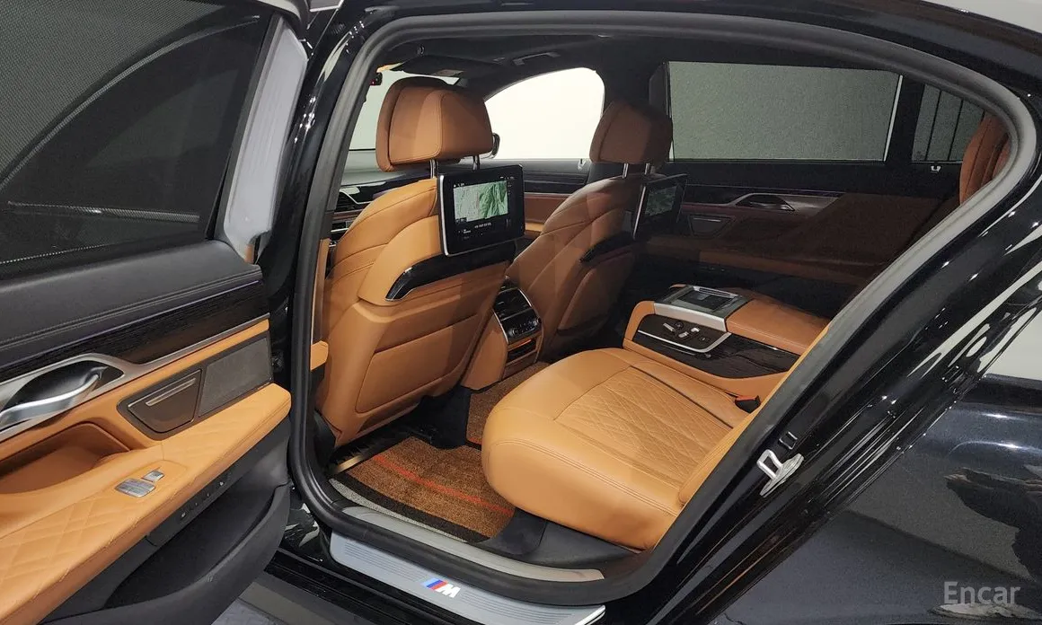 Фото 11 - BMW 7 Series