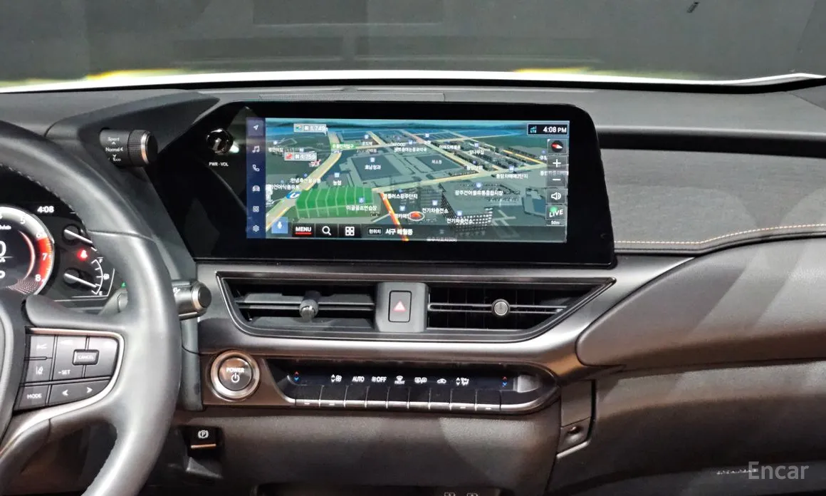 Фото 14 - Lexus UX