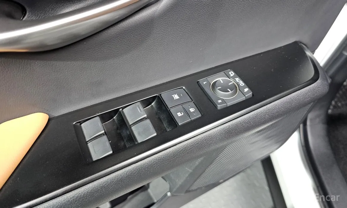 Фото 17 - Lexus UX