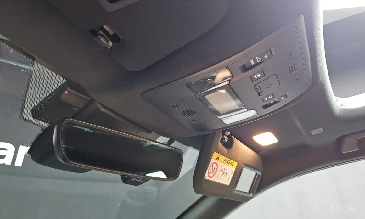 Фото 19 - Lexus UX