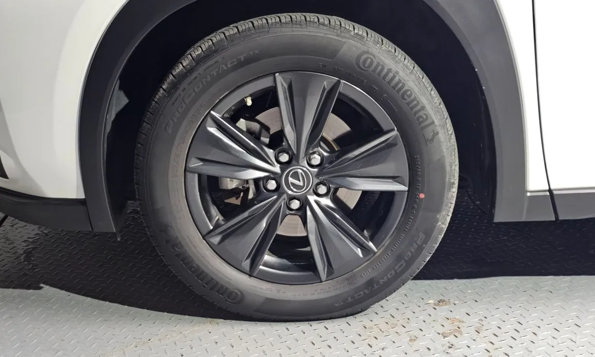 Фото 5 - Lexus UX