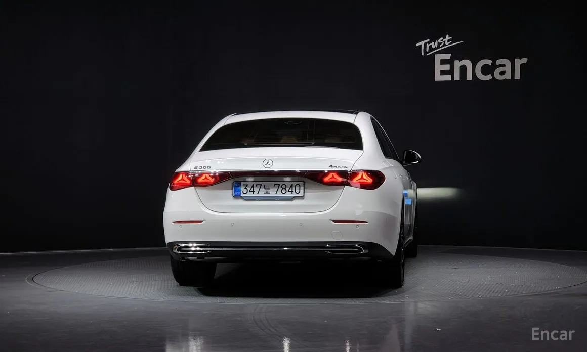 Фото 4 - Mercedes-Benz E-Class