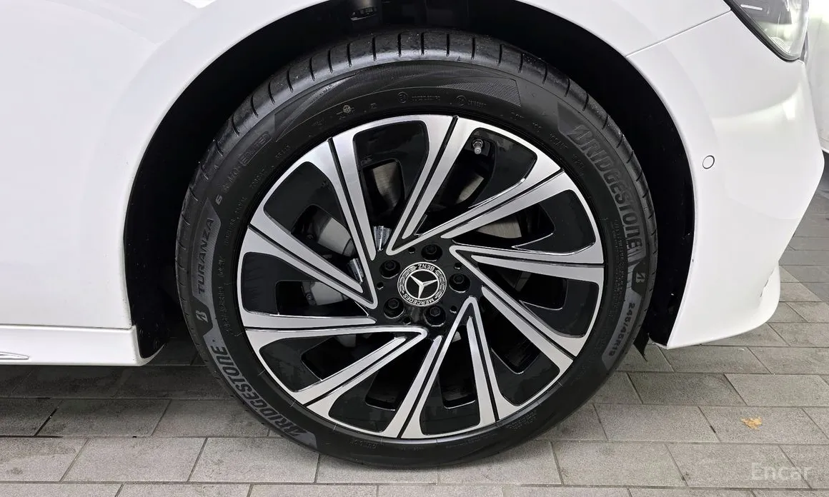 Фото 5 - Mercedes-Benz E-Class