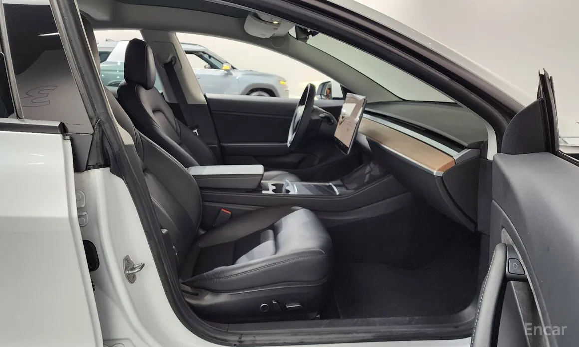 Фото 11 - Tesla Model 3