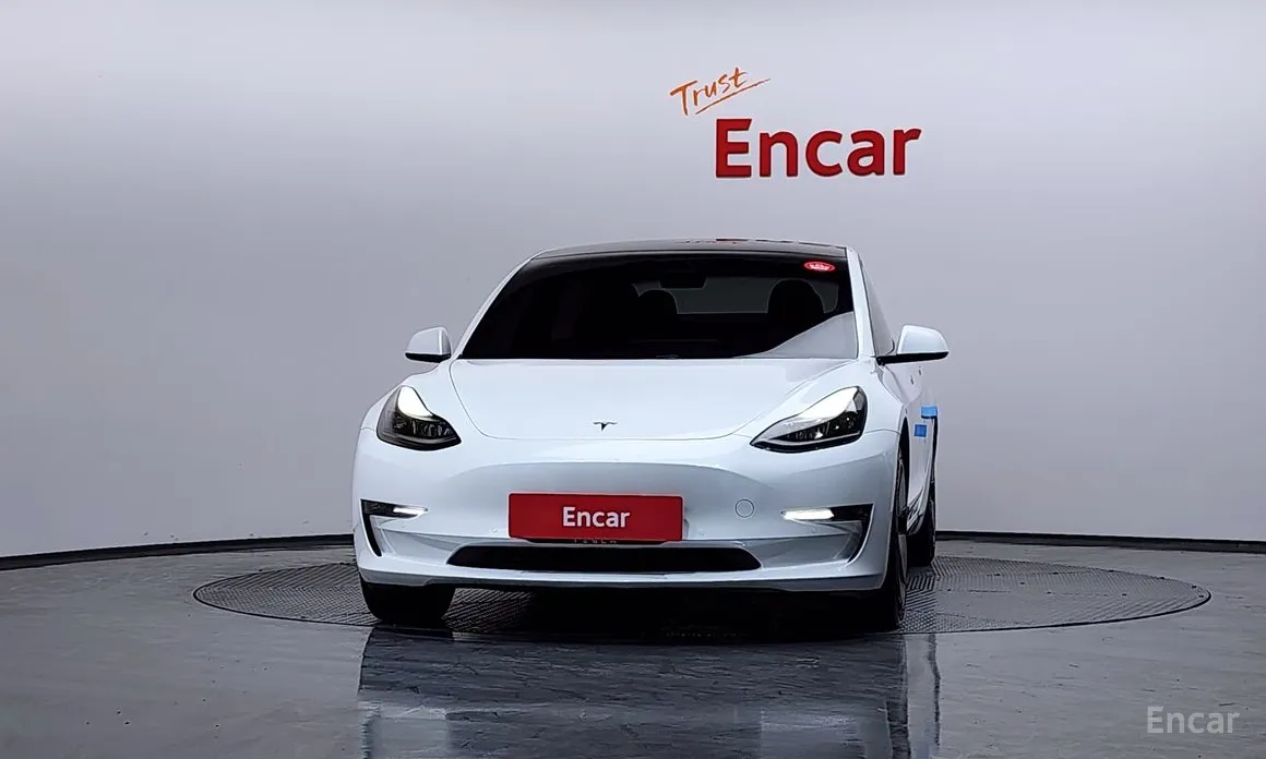 Фото 3 - Tesla Model 3