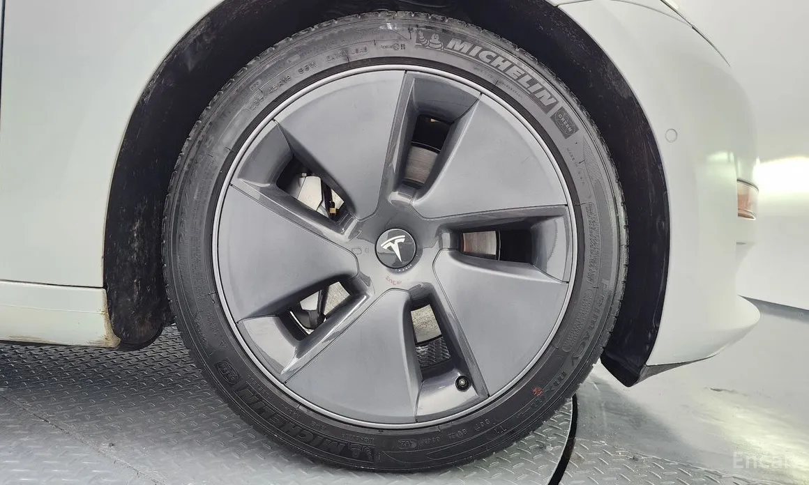 Фото 5 - Tesla Model 3