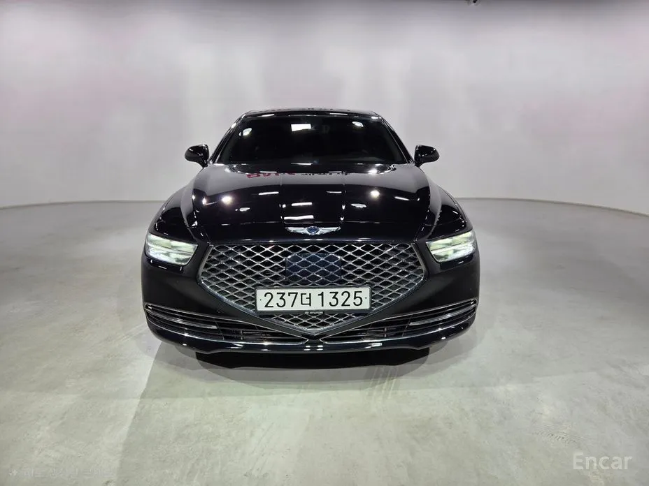 Фото 2 - Genesis G90