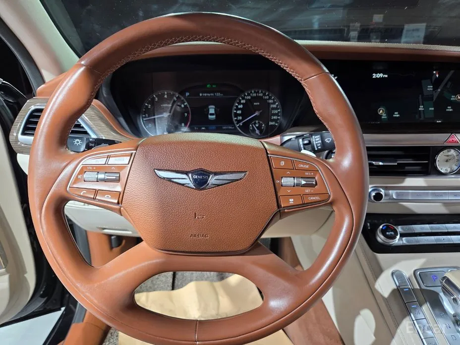 Фото 8 - Genesis G90