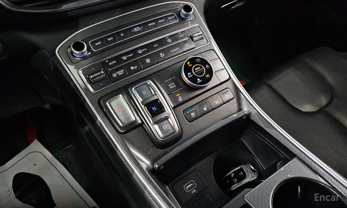 Фото 9 - Hyundai Santa Fe