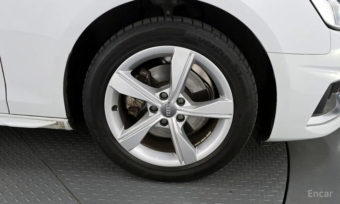 Фото 5 - Audi A4