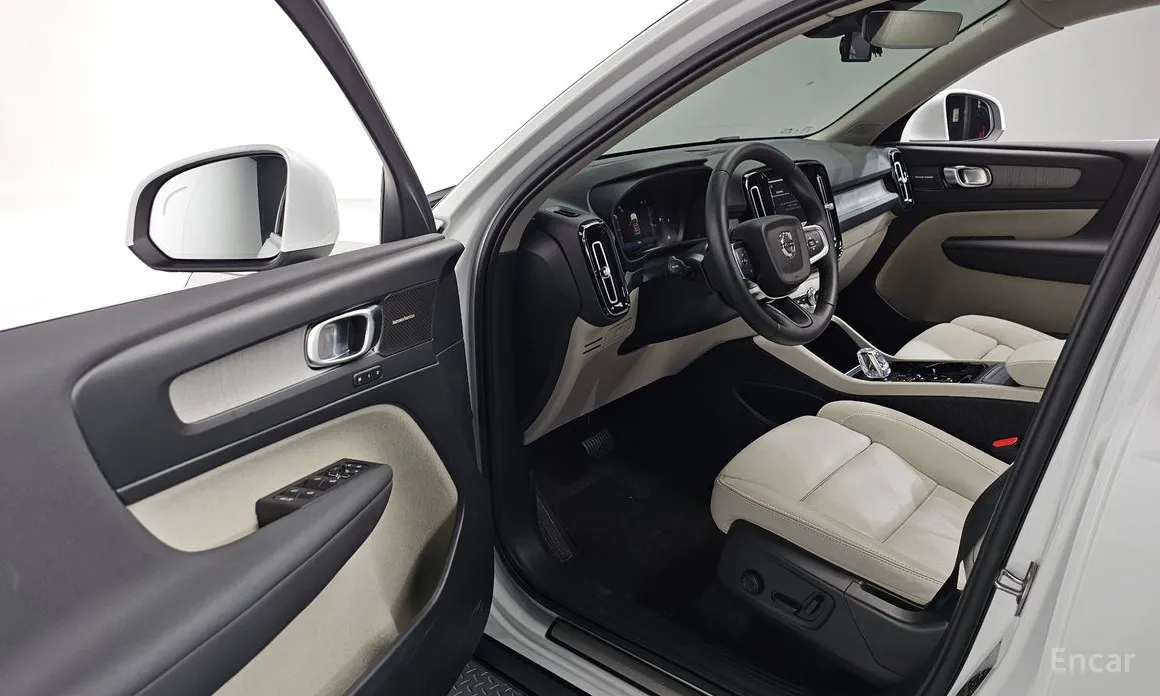 Фото 10 - Volvo XC40