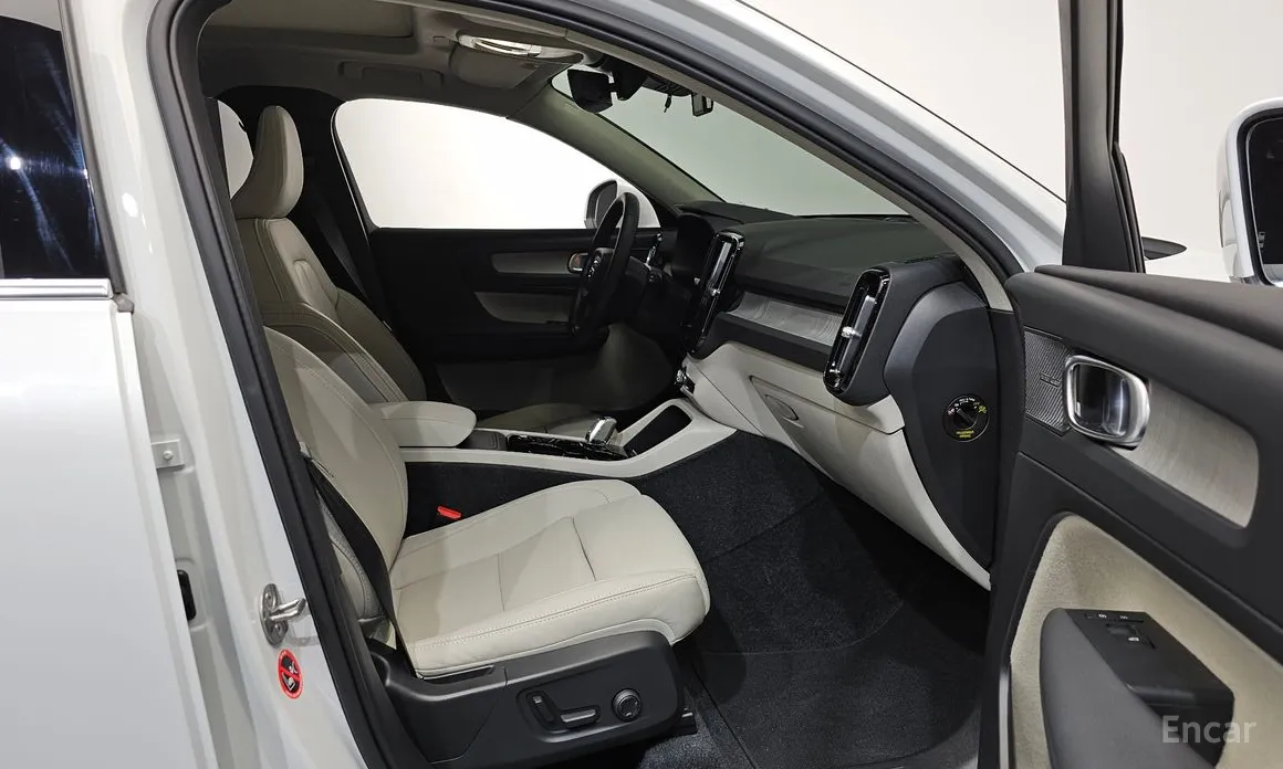 Фото 11 - Volvo XC40