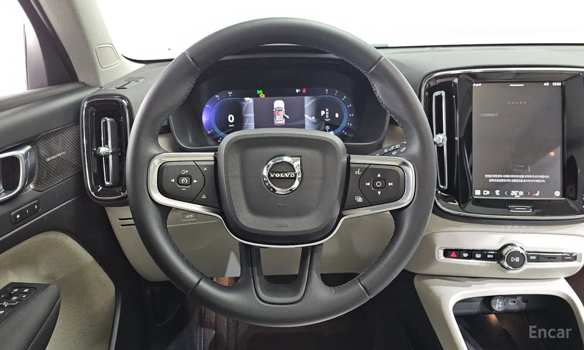 Фото 13 - Volvo XC40