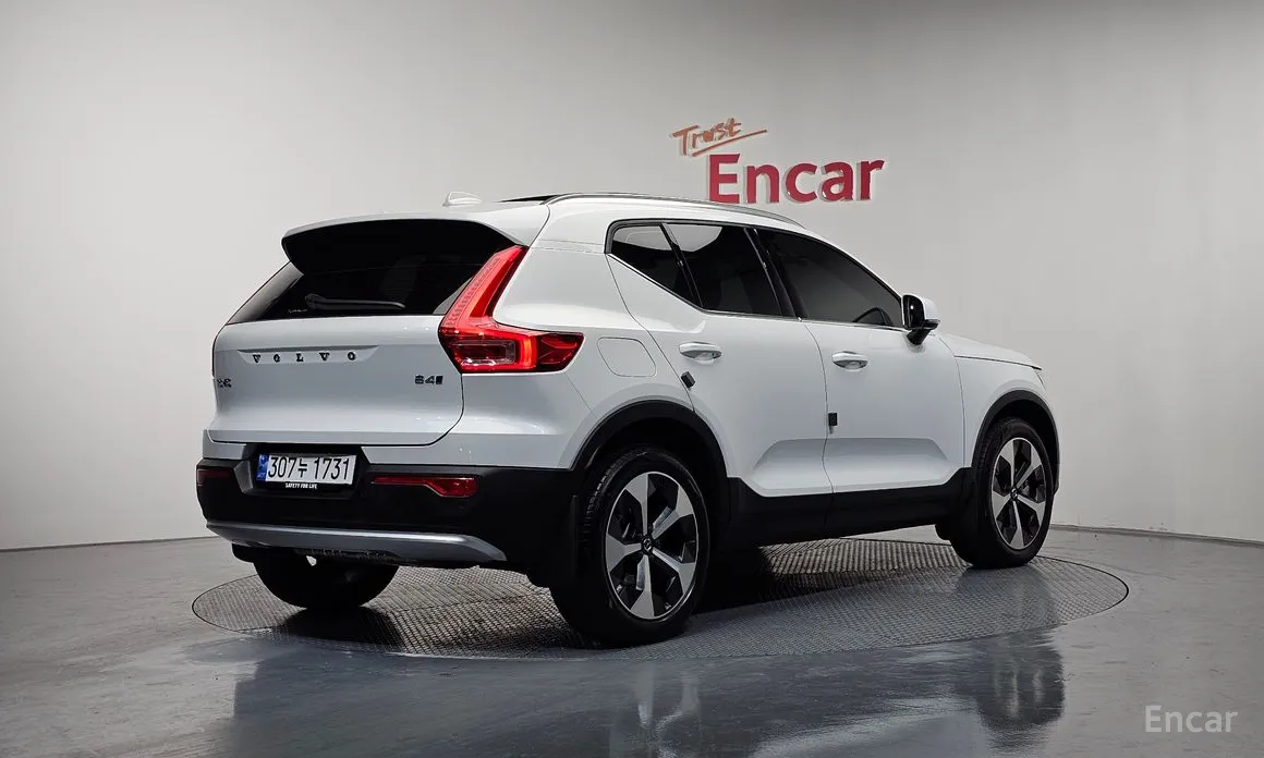 Фото 2 - Volvo XC40