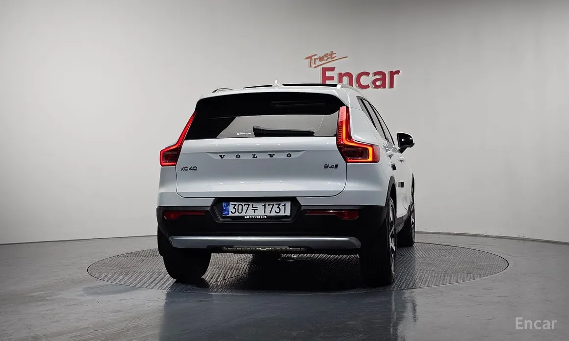 Фото 4 - Volvo XC40