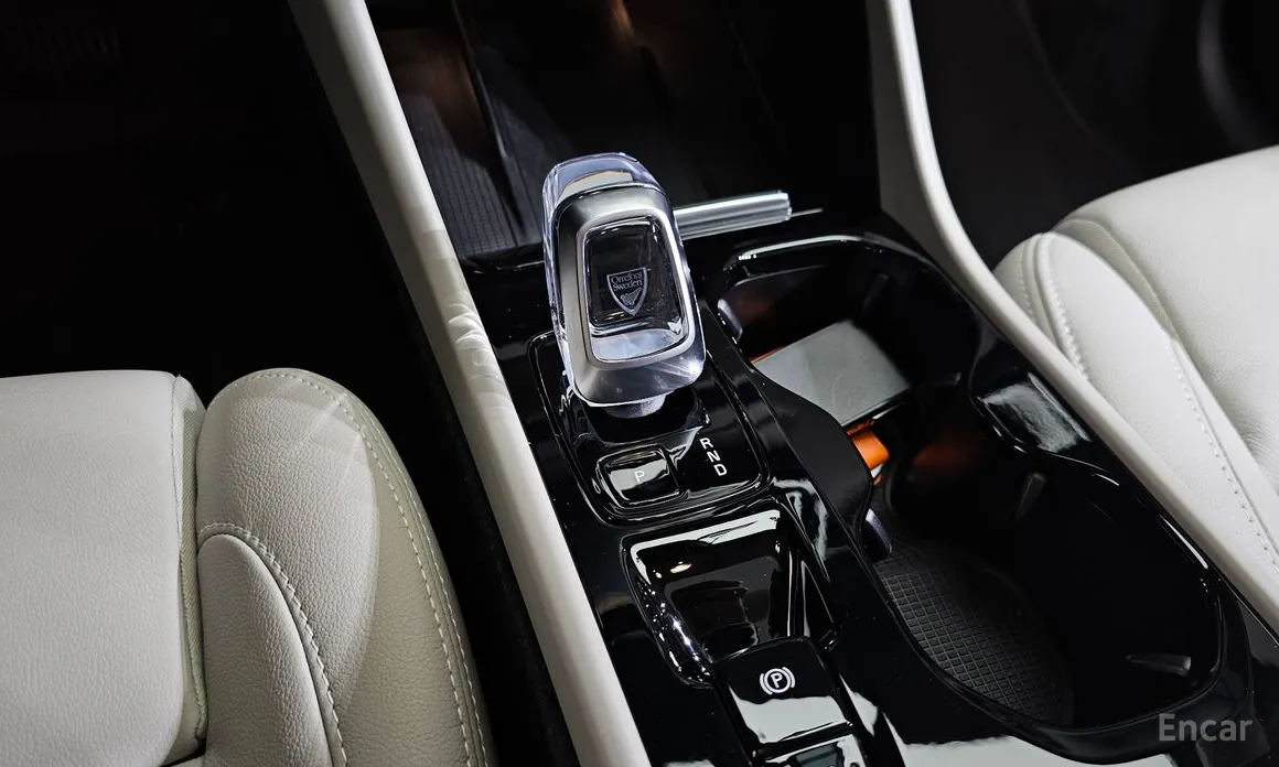 Фото 9 - Volvo XC40