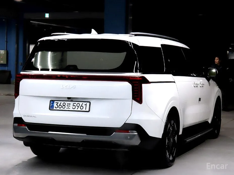 Фото 2 - Kia Carnival