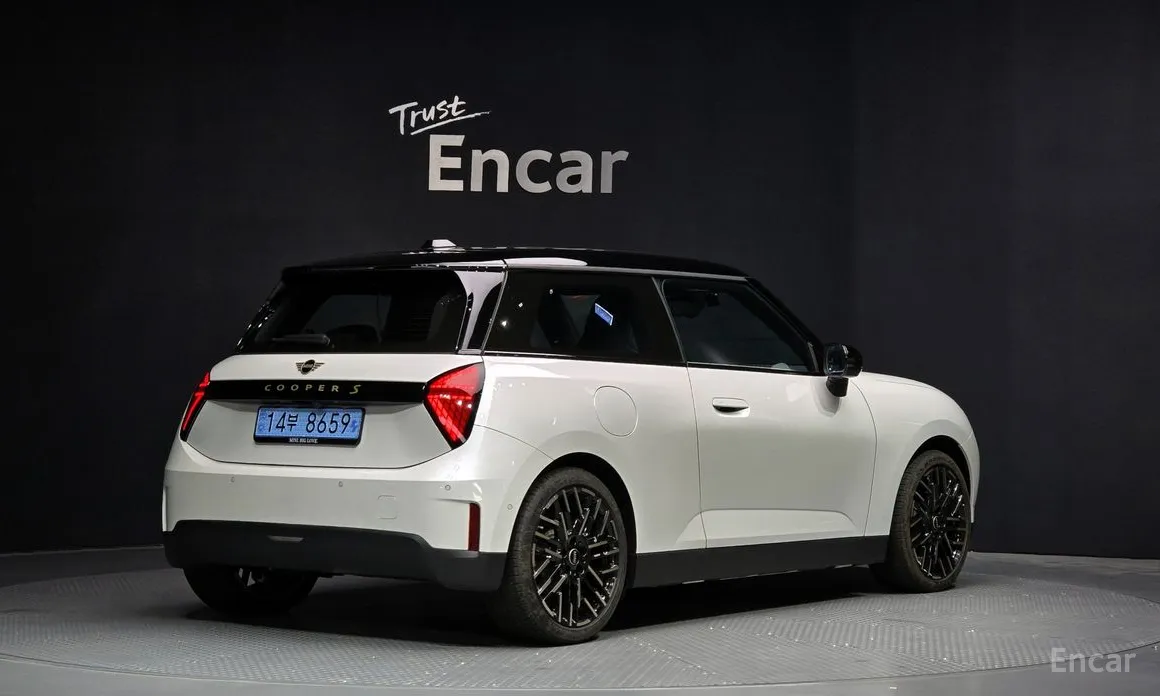 Фото 2 - Mini Cooper