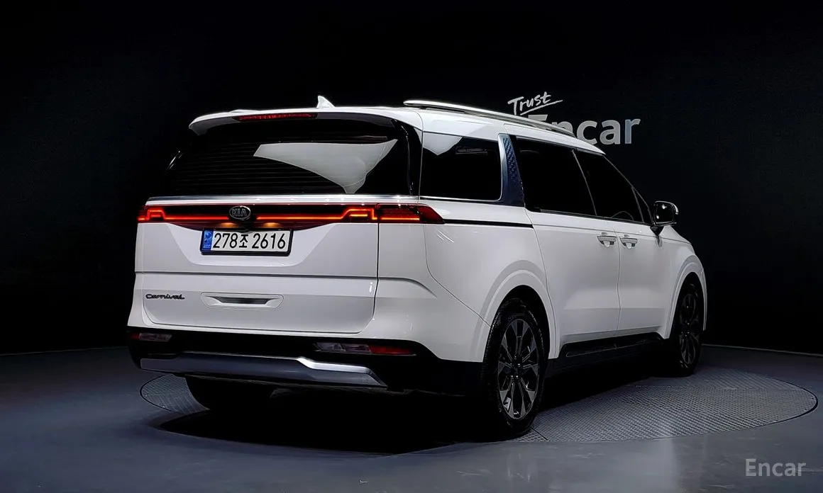 Фото 2 - Kia Carnival