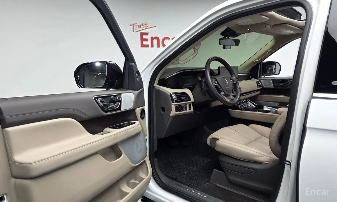 Фото 12 - Lincoln Navigator