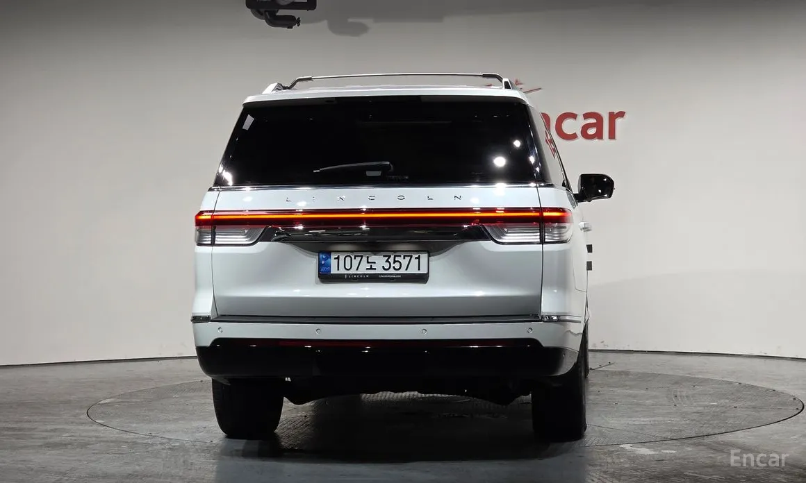 Фото 4 - Lincoln Navigator