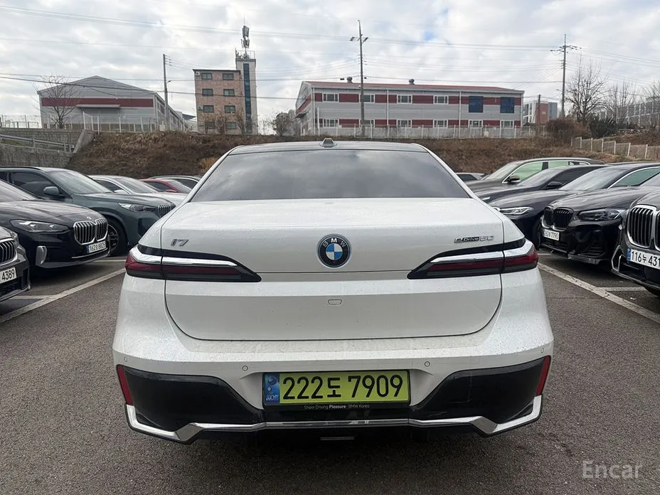 Фото 4 - BMW i7