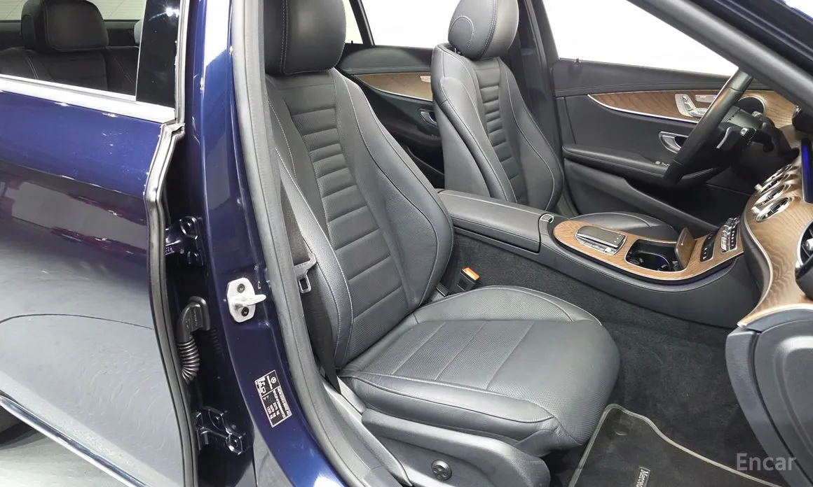 Фото 10 - Mercedes-Benz E-Class