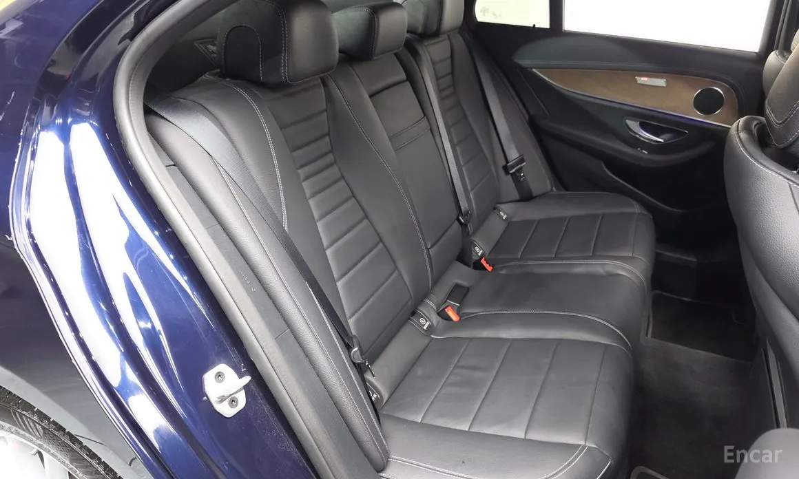 Фото 12 - Mercedes-Benz E-Class