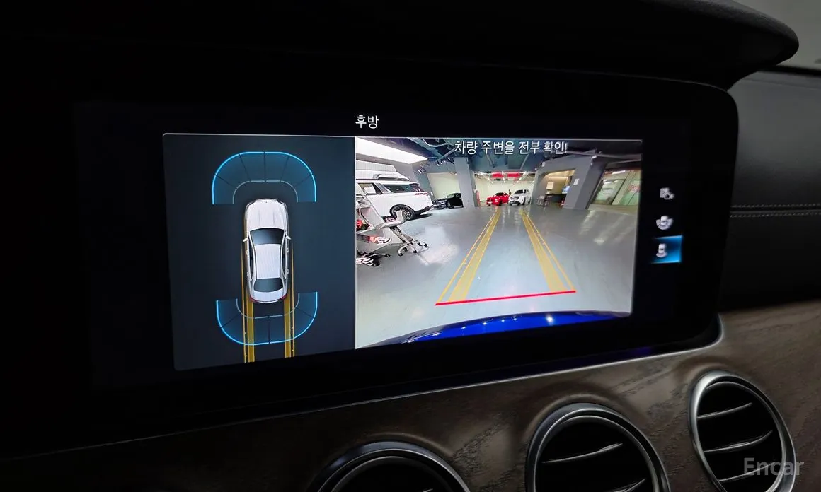 Фото 15 - Mercedes-Benz E-Class