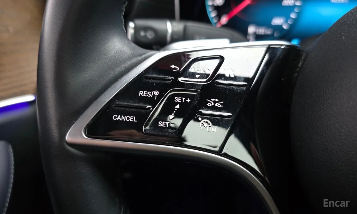 Фото 17 - Mercedes-Benz E-Class