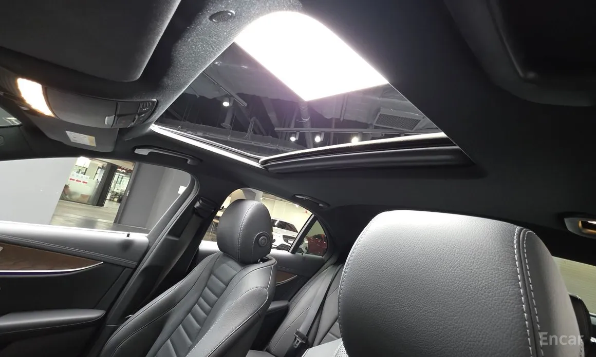 Фото 18 - Mercedes-Benz E-Class