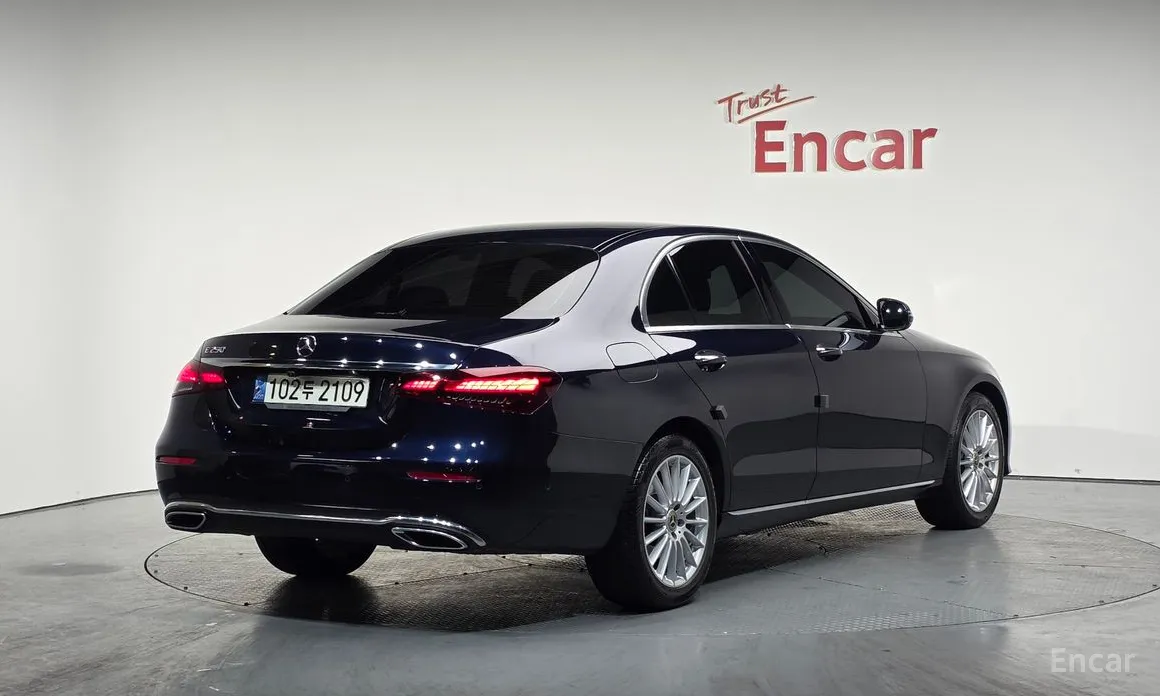 Фото 2 - Mercedes-Benz E-Class