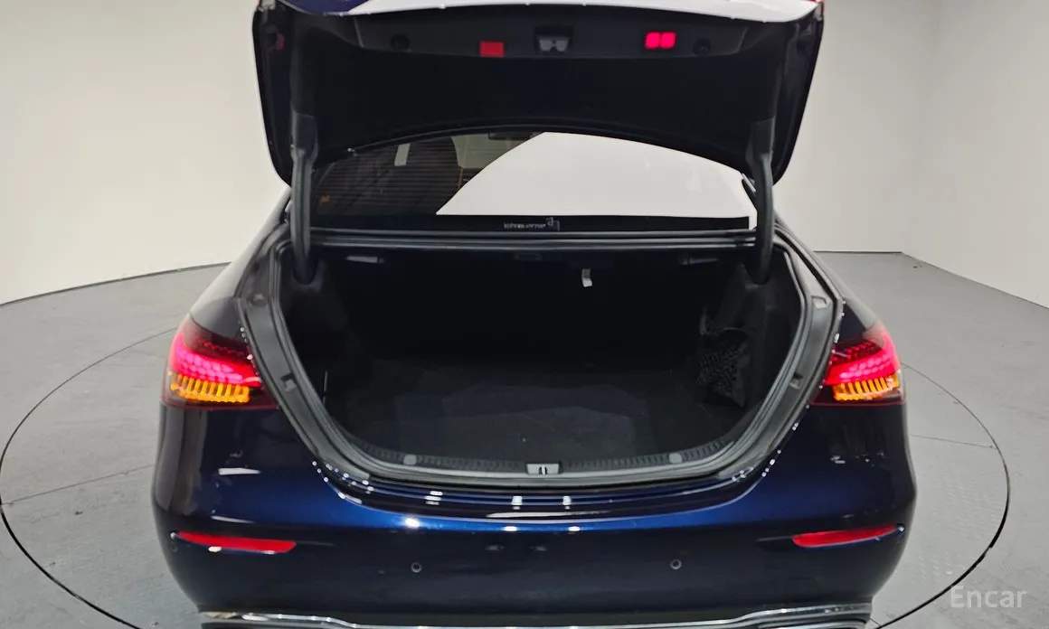 Фото 20 - Mercedes-Benz E-Class