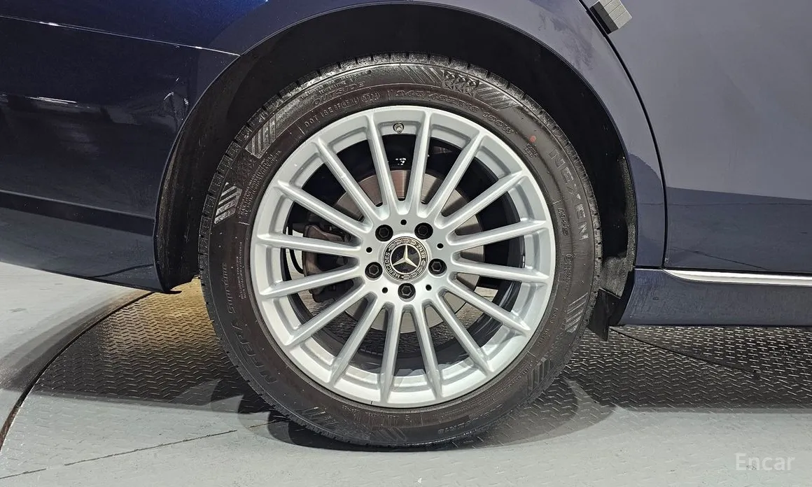 Фото 5 - Mercedes-Benz E-Class