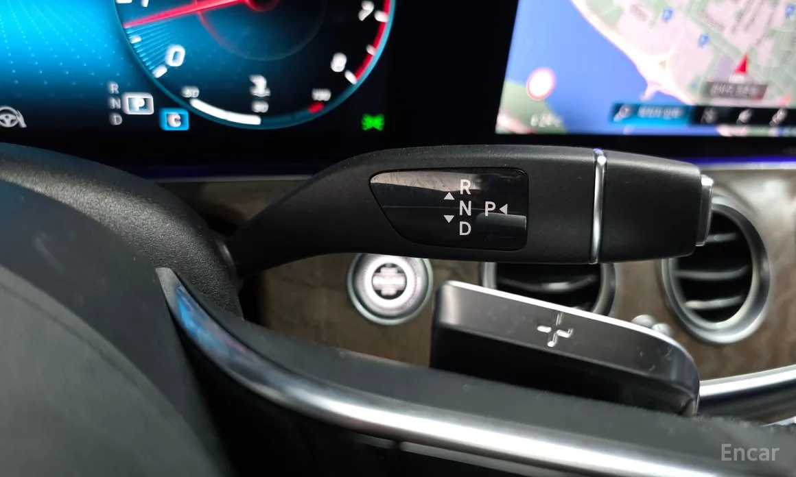 Фото 9 - Mercedes-Benz E-Class