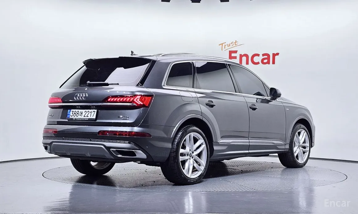 Фото 2 - Audi Q7