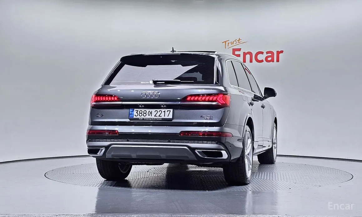 Фото 4 - Audi Q7