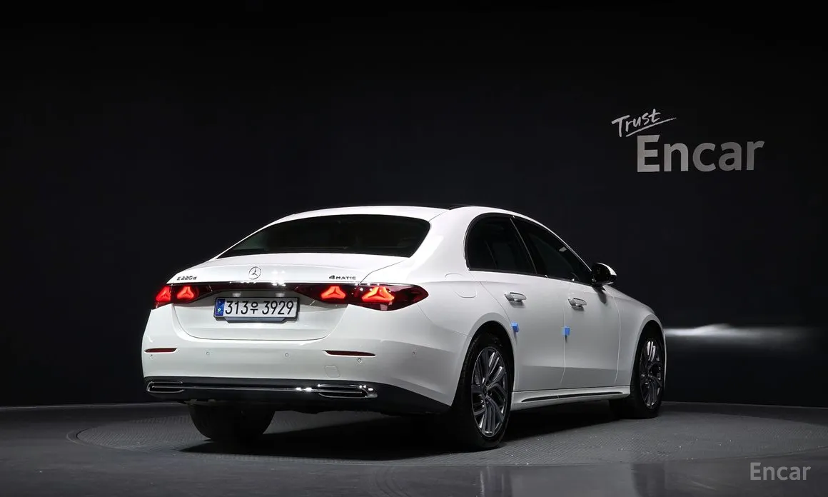 Фото 2 - Mercedes-Benz E-Class