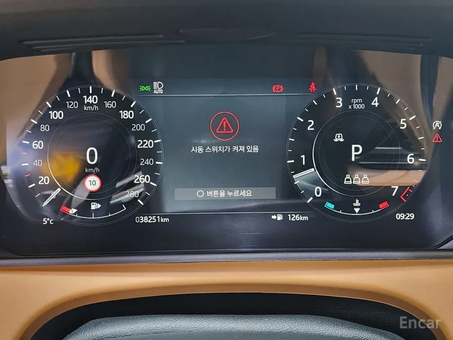 Фото 8 - Land Rover Range Rover Velar