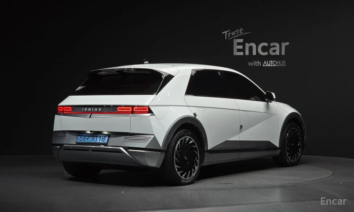 Photo 2 - Hyundai Ioniq 5