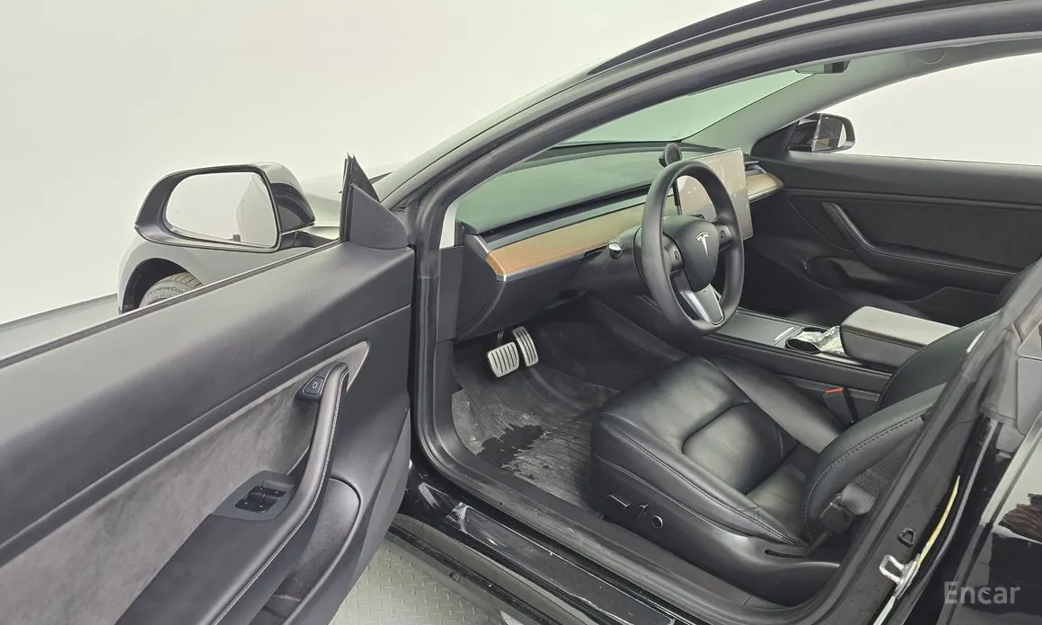 Фото 10 - Tesla Model 3