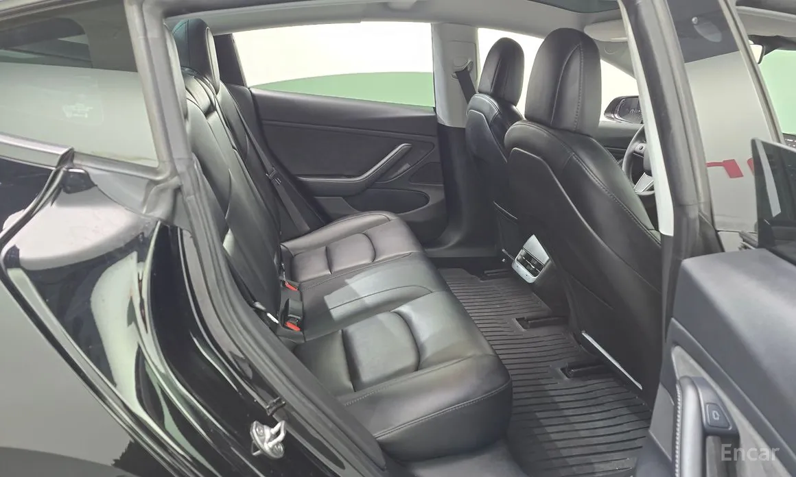 Фото 12 - Tesla Model 3