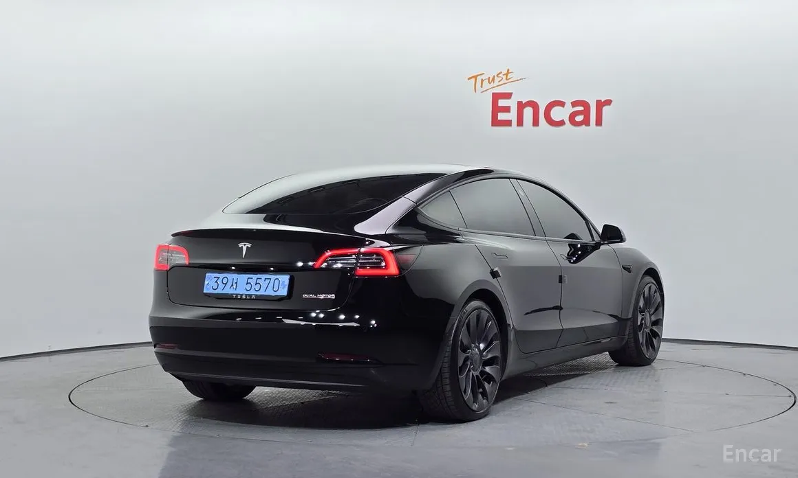 Фото 2 - Tesla Model 3