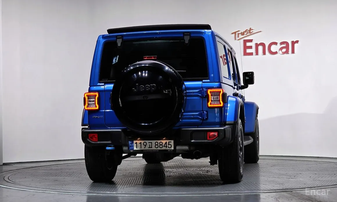 Фото 4 - Jeep Wrangler