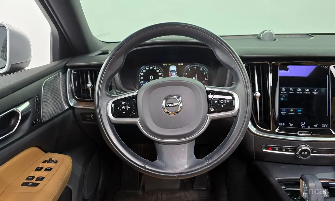 Фото 13 - Volvo V60