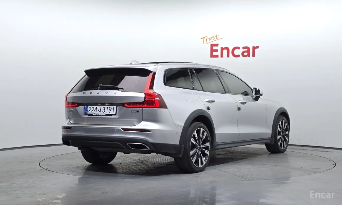 Фото 2 - Volvo V60