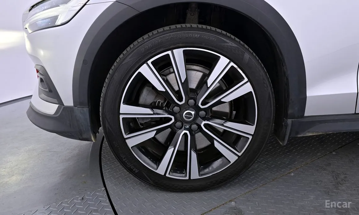 Фото 5 - Volvo V60