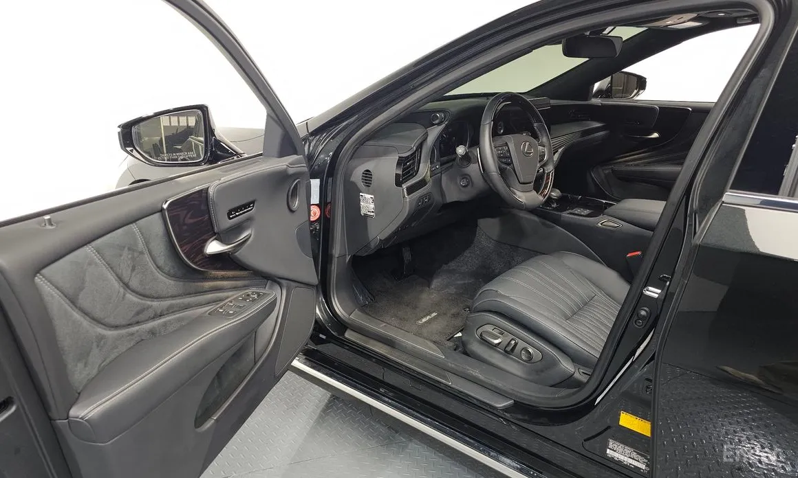 Фото 10 - Lexus LS