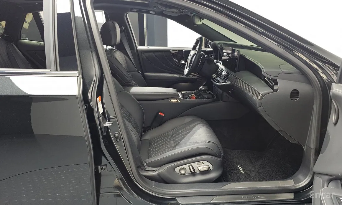 Фото 11 - Lexus LS